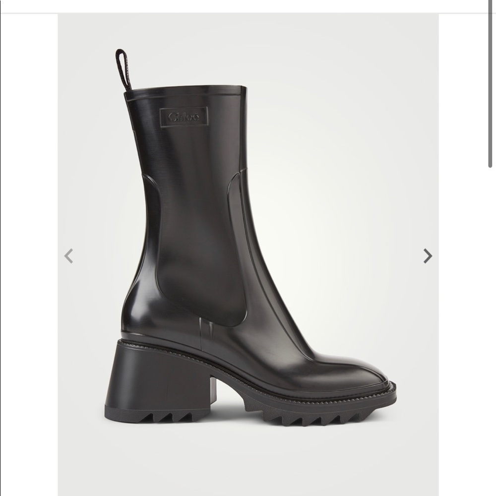 Brand new, was a gift but doesn't fit. Size 5- would return but was a final sale